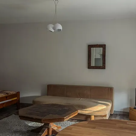 Velvet Trojdena Daire Varşova