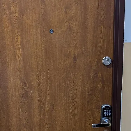 Velvet Trojdena 60 Metrow Do Szpitala Akademii Medycznej *