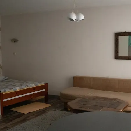 Velvet Trojdena Apartment